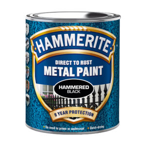 Burk med Hammerite direkt på rost metallfärg för hammarfinish i svart som erbjuder åtta års rostskydd utan behov av grundmålning snabbtorkande och hållbar finish.
